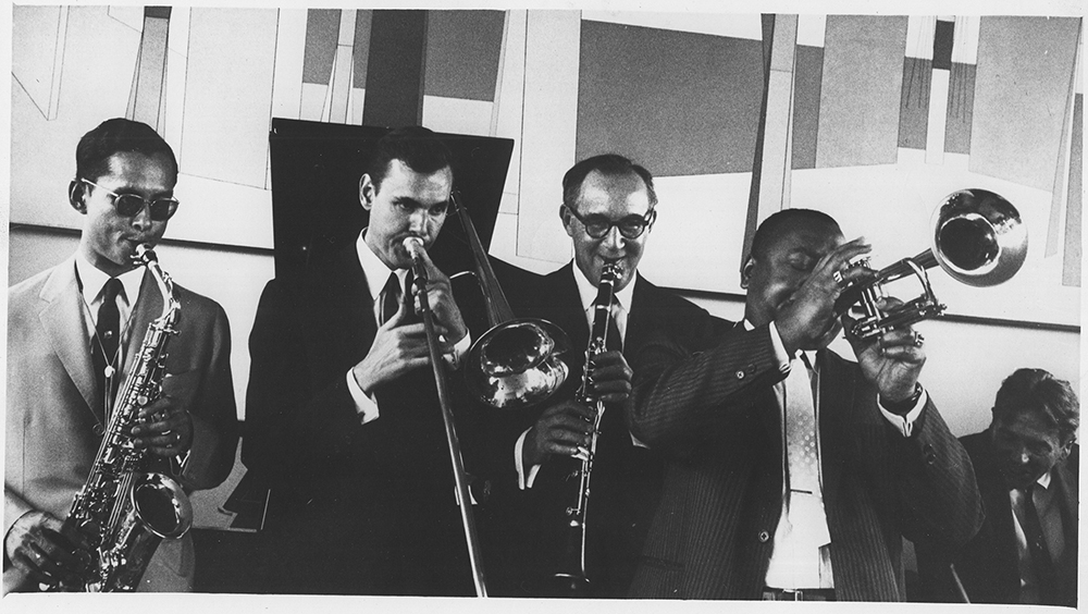 The King of Thailand joins in a jam session with Urbie Green, Benny Goodman, Jonah Jones, and Gene Krupa, during his visit to the US, 1960 - 306-ps-397 62-2116