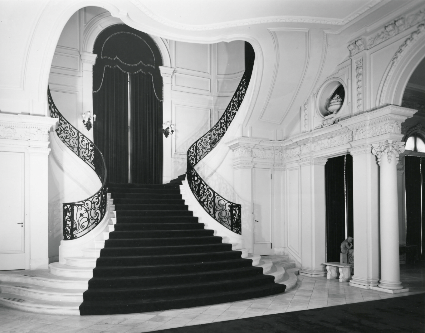 Rosecliff Heart-shaped Staircase