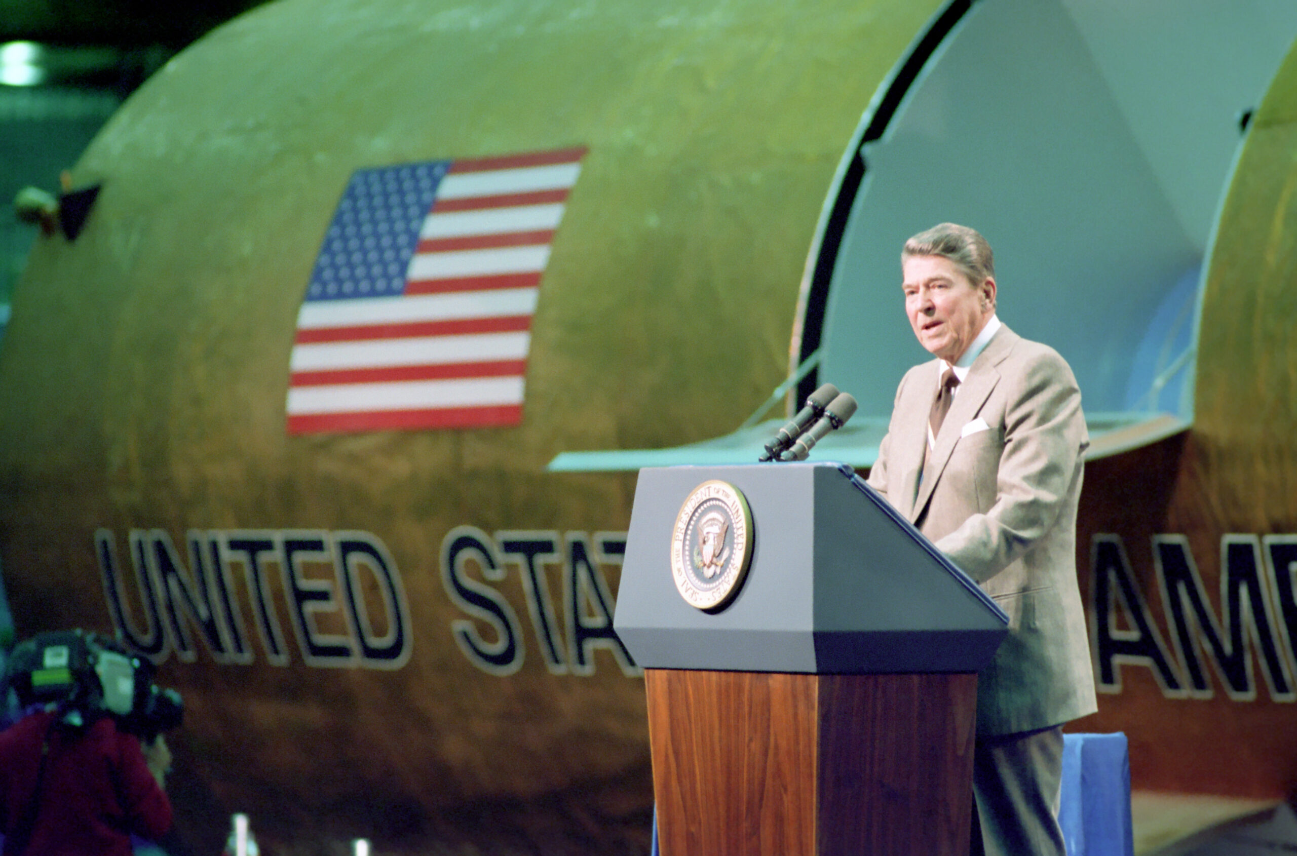 Reagan gives speech on Strategic Defense Initiative in Colorado – National Archives Identifier: 75855825