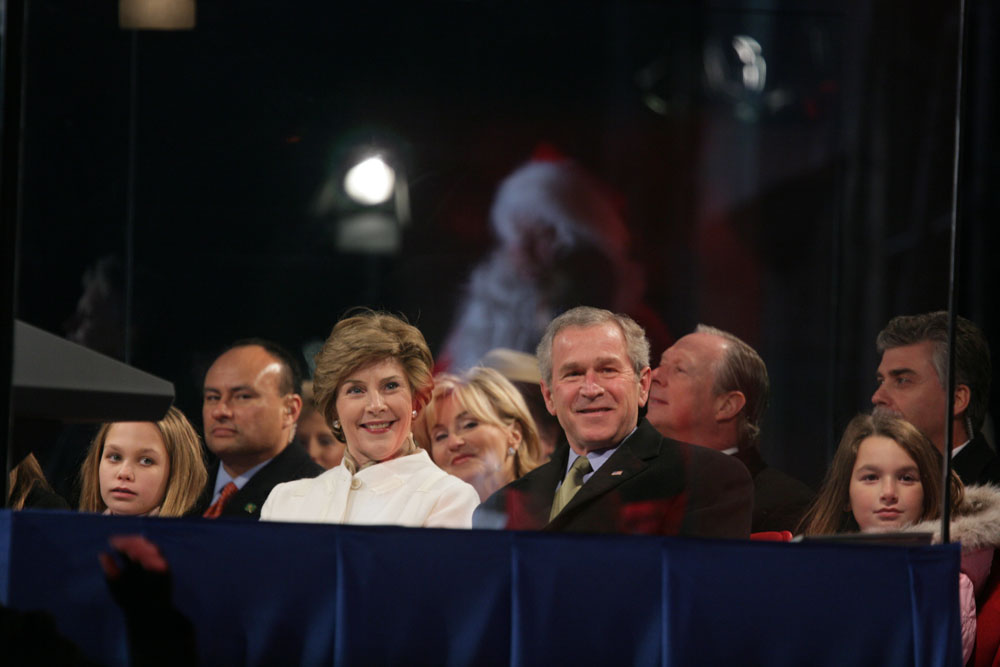 George and Laura Bush at the 2005 Christmas tree lighting – National Archives Identifier: 148035578