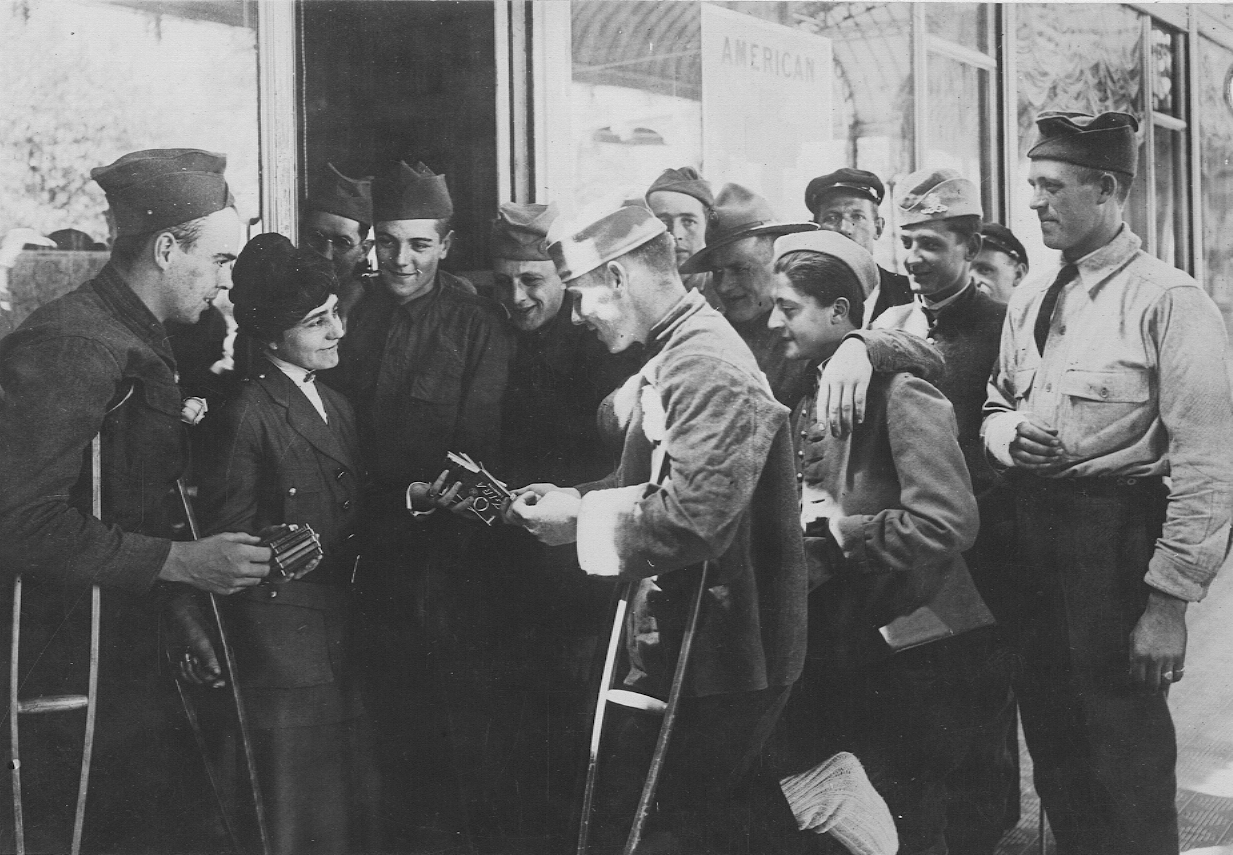 Red Cross hands out cigarettes to the wounded - National Archives Identifier: 20805046