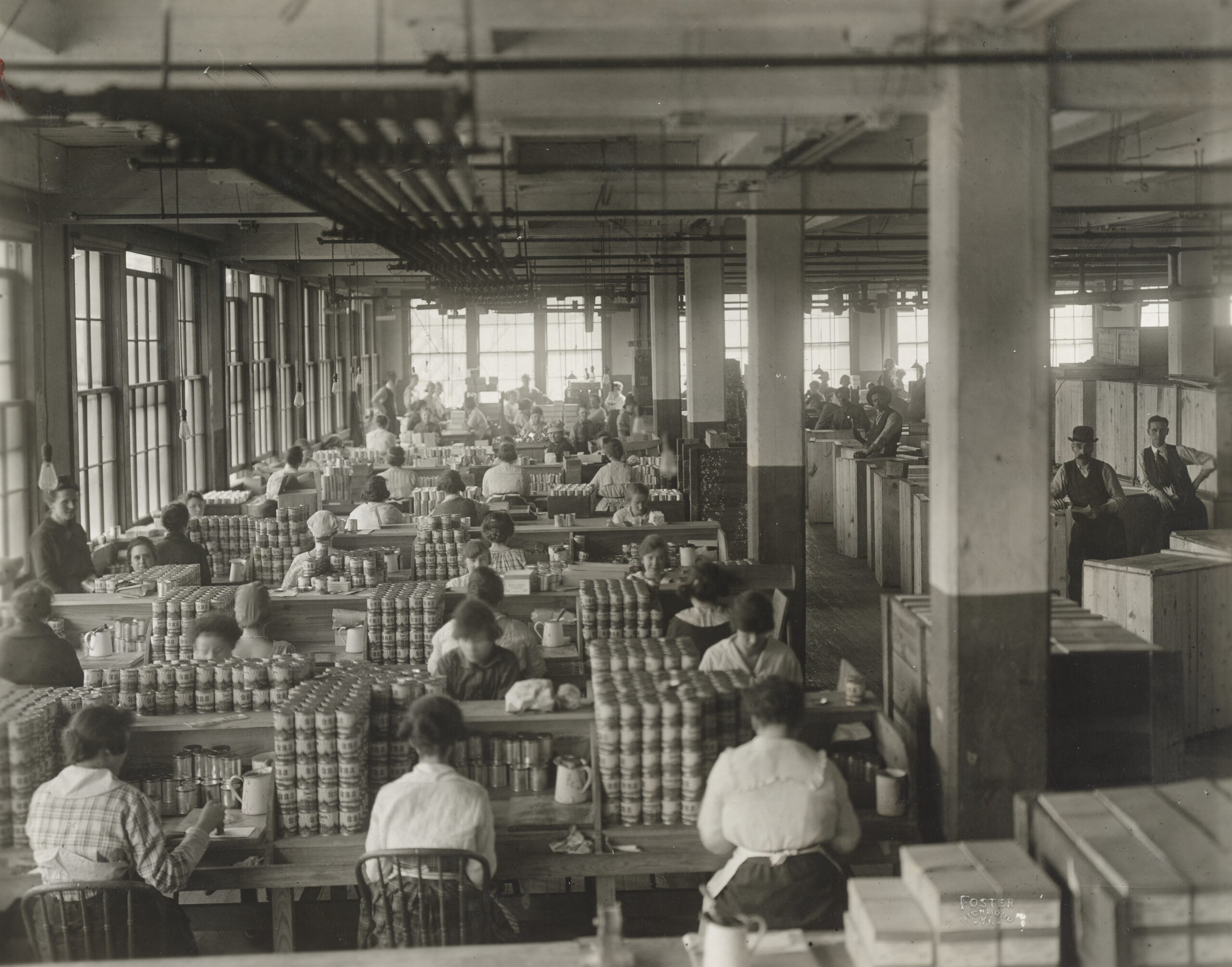 Manufacturing cigarettes for soldiers - National Archives Identifier: 45489947