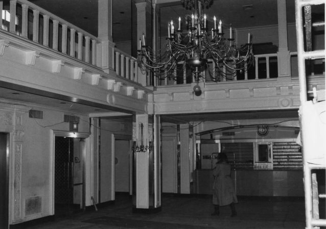 Barbizon pre-renovation lobby