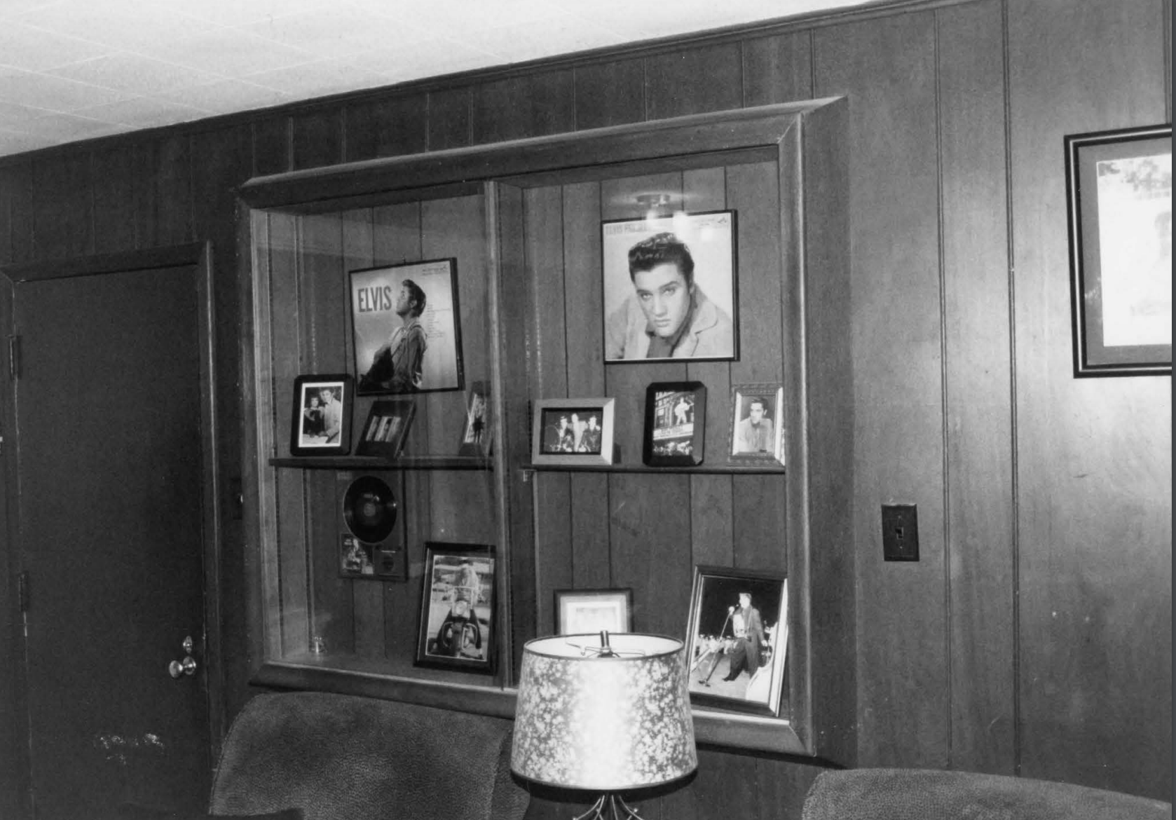 Elvis childhood home–memorabilia in living room