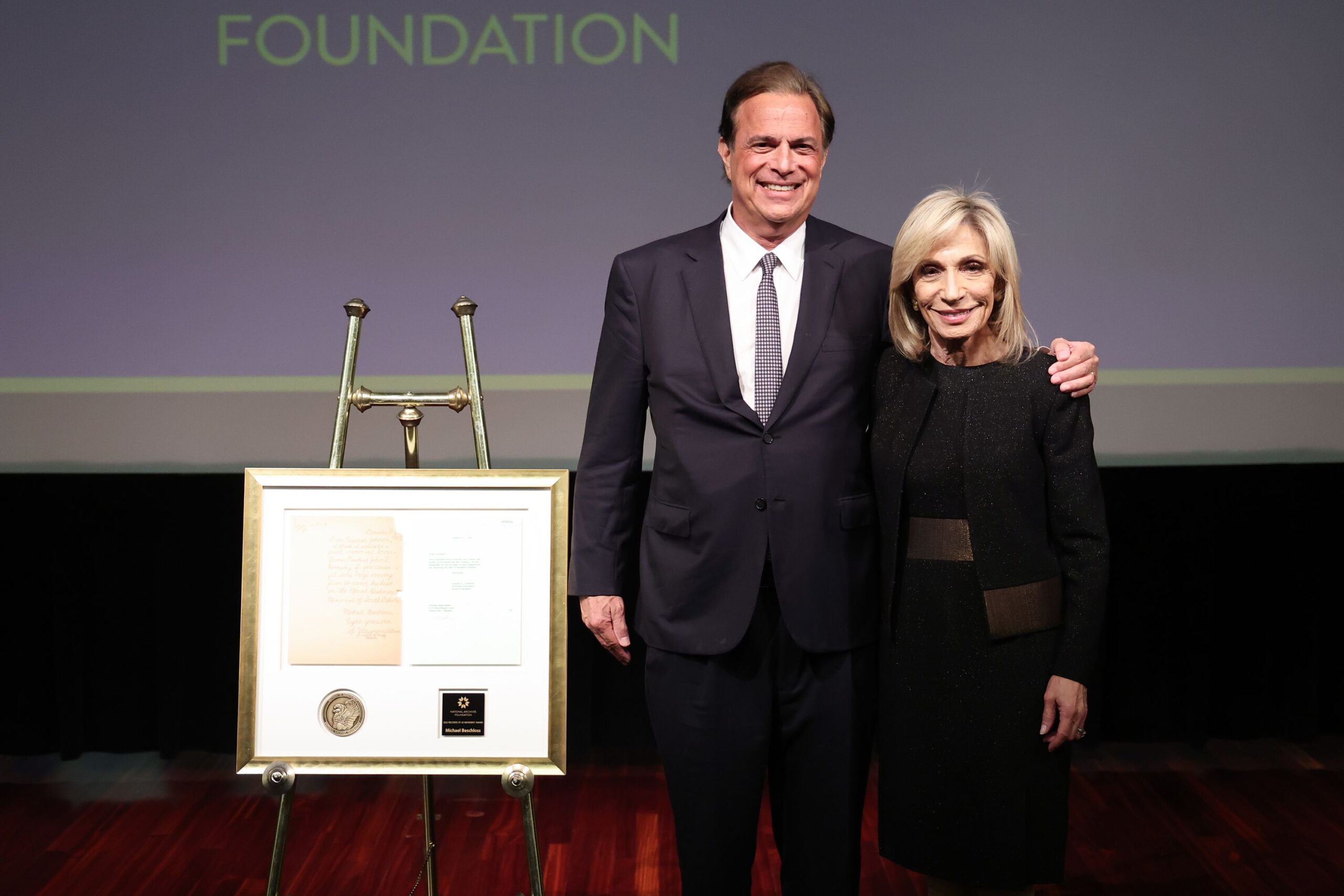 2022: Michael Beschloss and Andrea Mitchell with the Records of Achievement Award