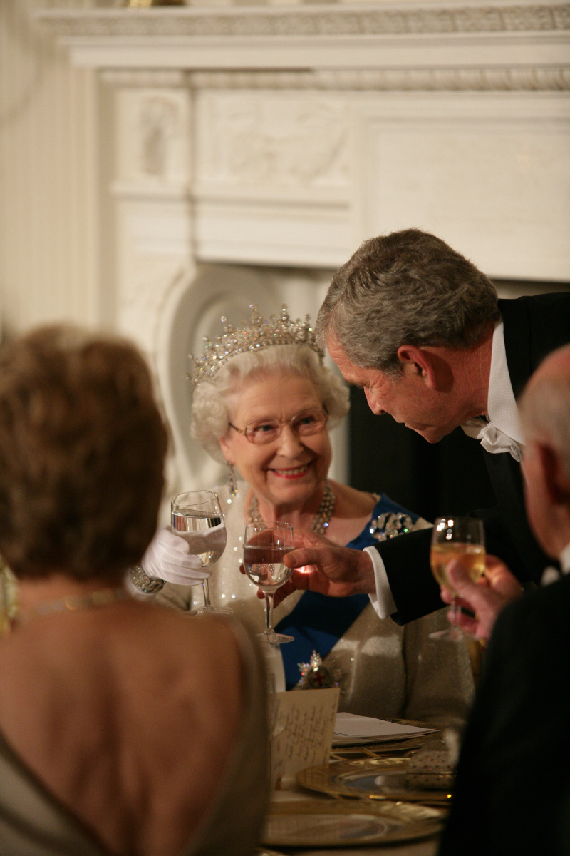 George W Bush toasts Queen Elizabeth II