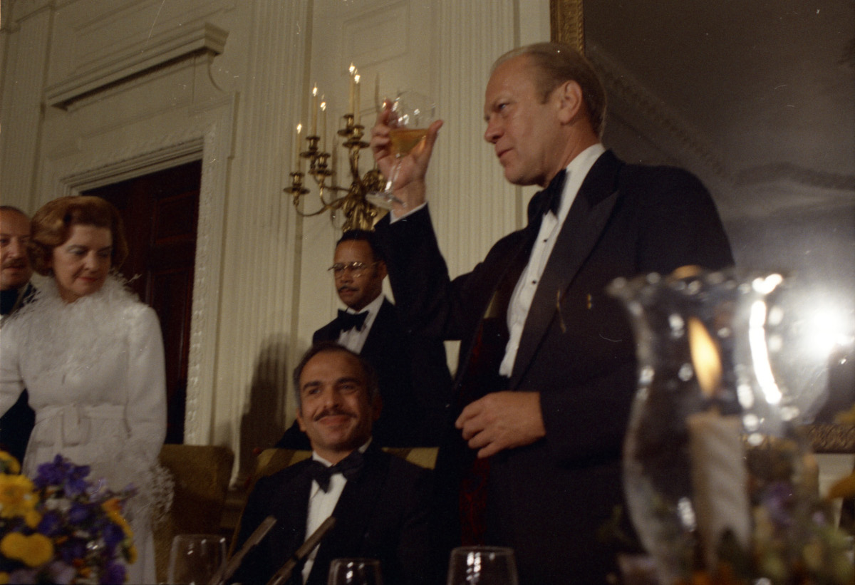 President Ford toasts to King Hussein